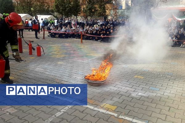 مانور زلزله در دبیرستان شاهد شهید حمامی ناحیه۶ مشهد