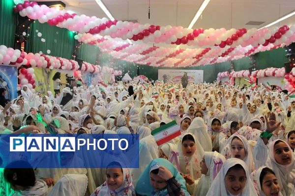 جشن عبادت ۱۳۰۰ نفر از دختران منطقه ۱۰ در مهدیه امام حسن مجتبی(ع)