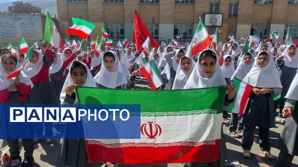 یک پرچم، یک نقشه، یک صدا: همبستگی و عشق به وطن در مدرسه پروین اعتصامی شازند