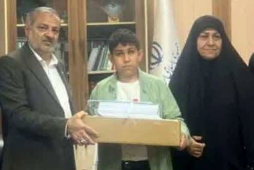 تقدیر وزیر آموزش‌وپرورش از دانش‌آموز روشندل