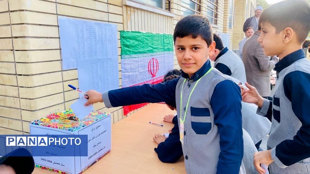 انتخابات شورای دانش‌آموزی دبستان معلم آشخانه 