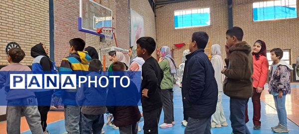 مسابقات طناب‌کشی و دارت در سالن زینبه شهرستان شیروان