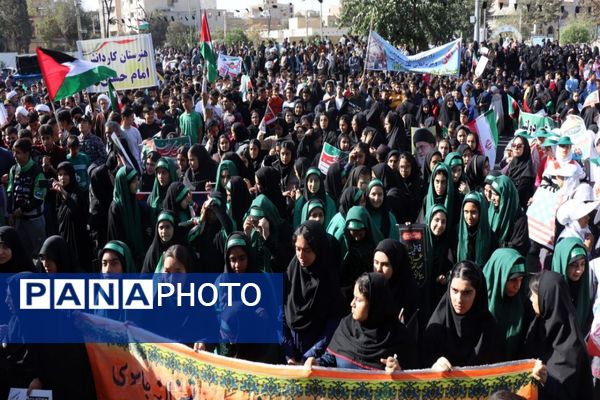 حضور پرشور دانش‌آموزان پاکدشتی در راهپیمایی روز ۱۳ آبان