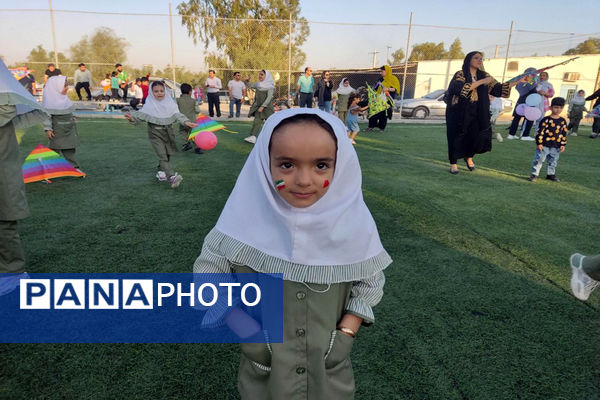جشنواره بادبادک و بازی‌های بومی محلی در پایگاه دریایی بوشهر 