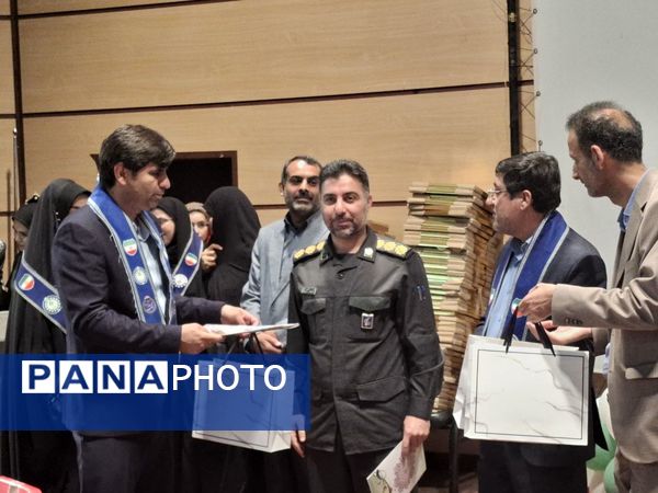 همایش تجلیل از مربیان و دانش‌آموزان پیشتاز برتر شهرستان جم 