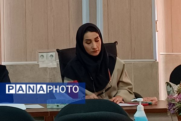 تدوین تقویم اجرایی فعالیت های مشاوره ای در رودهن