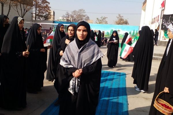 دبیرستان سیزده آبان میزبان شهید گمنام شد