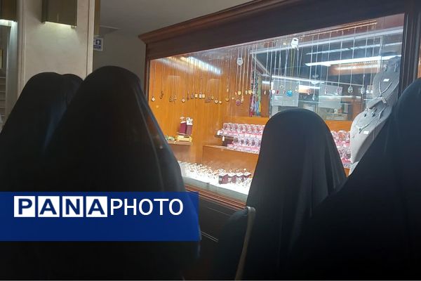 بازدید دانش آموزان پیشتاز اعزامی به مشهد از موزه حرم مطهر رضوی 