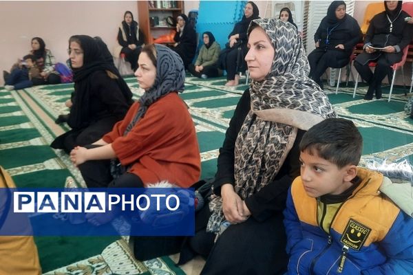 نشست صمیمی انجمن و اولیا پایه هفتم در دبیرستان فرهنگیان ناحیه۷ مشهد