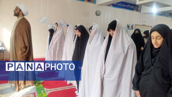 محفل انس با قرآن در دبیرستان شاهد تکتم