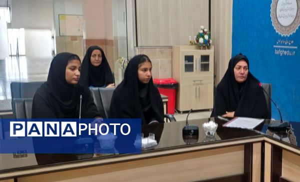 نشست مدیر آموزش‌ و پرورش با اعضای شورای دانش‌آموزی متوسطه اول