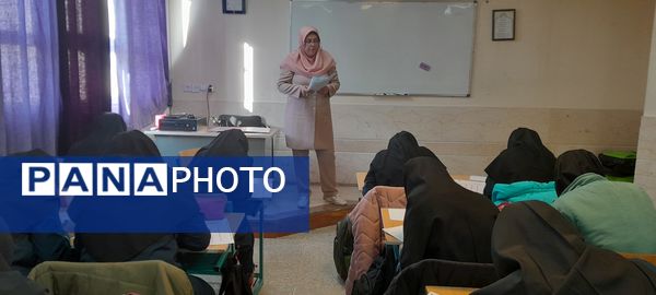 برگزاری آزمون پایش در دبیرستان فرزانگان استعداد درخشان شهرستان ملارد
