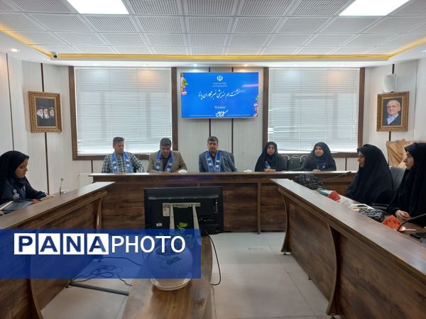 نشست صمیمی دانش‌آموز خبرنگاران پانا ناحیه 3 مشهد با مدیر سازمان دانش آموزی خراسان رضوی