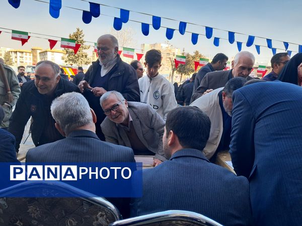 برپایی میز خدمت در نمازجمعه ملارد؛ حل سریع مشکلات مردم در حاشیه نمازجمعه