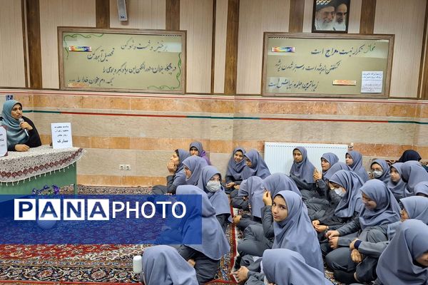 حضور دانش‌آموزان مدارس ناحیه دو شهرری در جشن ولادت حضرت فاطمه (س)