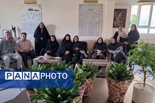 تقدیر و وداع اعضای انجمن اولیا و مربیان آموزشگاه معارف 6 از کادر آموزشگاه