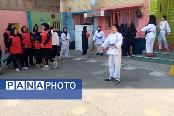 هفته تربیت بدنی در مدارس دکتر رزمی و شهید مجید مجیدی ناحیه دو شهرری 