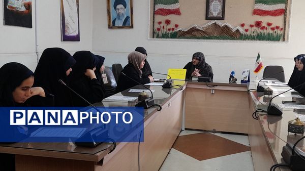 برگزاری اولین جلسه همیاران مشاور دبیرستان شاهد عصمت ناحیه۳ کرج در سال تحصیلی جدید