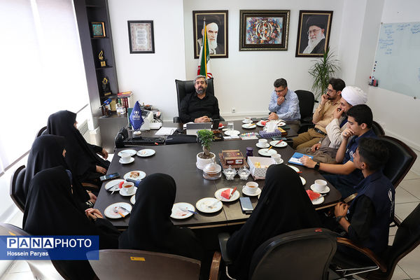 دیدار دانش‌آموز خبرنگاران پانای البرز با مدیرعامل خبرگزاری پانا