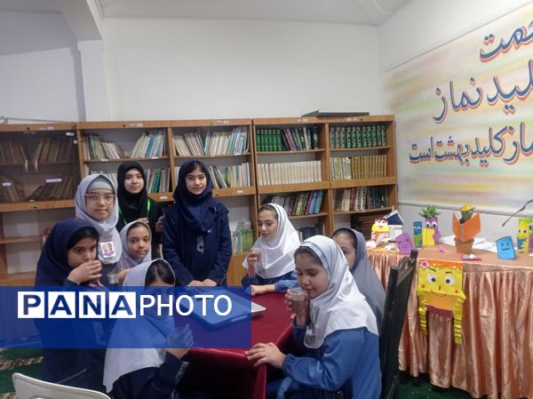 گرامیداشت هفته کتاب و کتابخوانی در مدرسه مهندس رحمانی فرد ناحیه یک مشهد 
