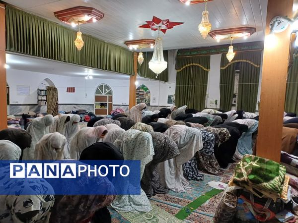 حضور ۷۲ دانش‌آموز دختر معتکف به نیت ۷۲ شهید کربلا در مسجد باب الحوائج شیروان
