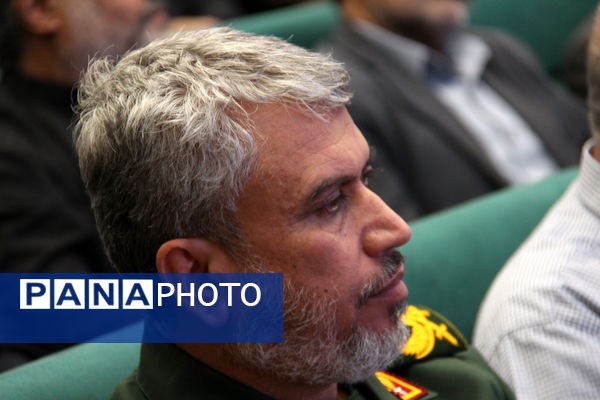 آیین رونمایی کتاب سبیل صورتی در یزد