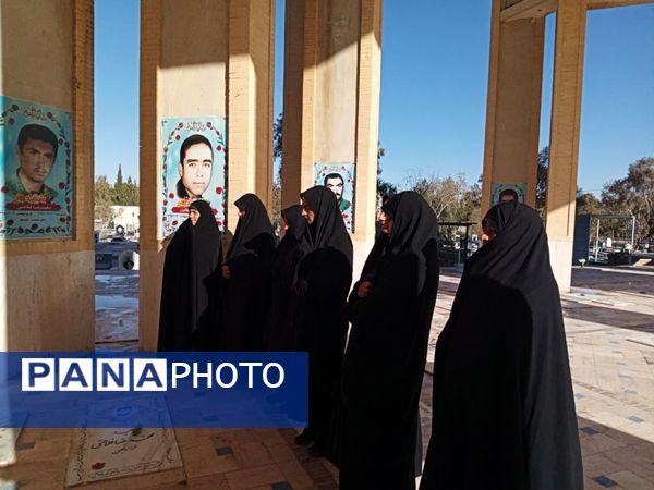 تجدید میثاق با آرمان‌های شهیدان و تقدیر از خانواده‌های معزز شهدا