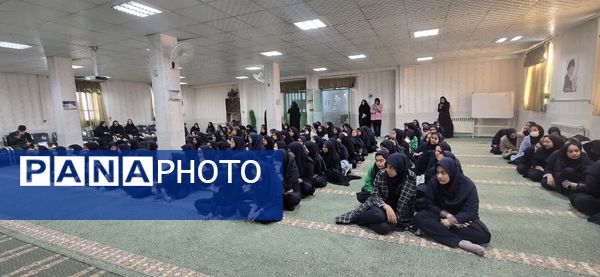 برگزاری مراسم بزرگداشت خانواده شهید تشکری در دبیرستان شاهد فردوس