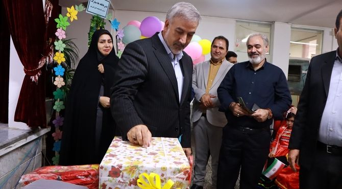 جشن عاطفه‌ها در آموزشگاه حاج محمد‌علی تقی‌پور ناحیه یک شهرستان بهارستان 