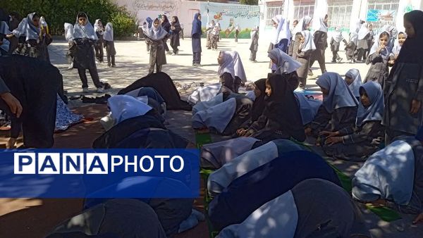برپایی نماز جماعت  در دبستان شهید نجفی فدافن 