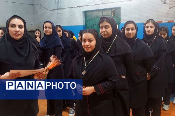 اختتامیه مسابقات والیبال دانش‌آموزان دختر مدارس شهرستان قرچک