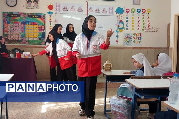 مانور تخلیه اضطراری و آمادگی برای لحظات بحرانی در مدرسه معراج بهارستان‌دو