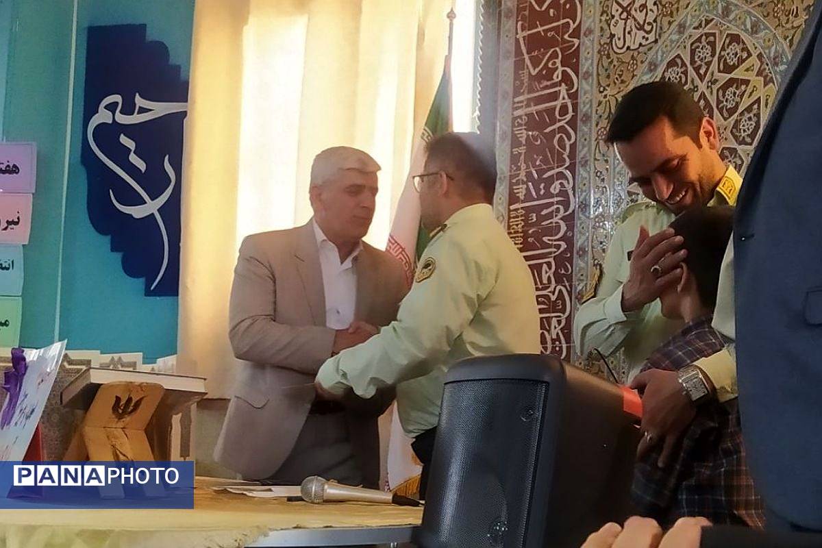  گرامیداشت هفته فراجا و برگزاری انجمن اولیا و مربیان در دبستان علامه طباطبایی