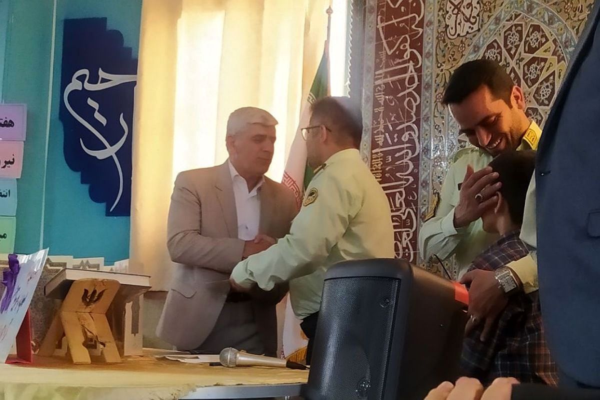 گرامیداشت هفته فراجا و برگزاری انجمن اولیا و مربیان در دبستان علامه طباطبایی