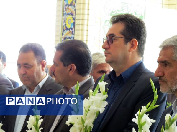 گلباران مزار شهدای دانش‌آموز و معلم در بجنورد