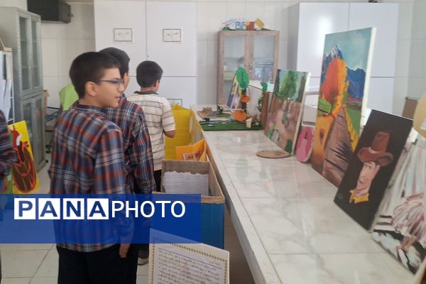 نمایشگاه آثار طرح جابر بن حیان در آموزشگاه معارف ۶ ناحیه ۳شیراز 