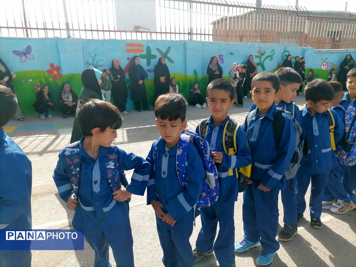 جشن شکوفه های کلاس اولی در دبستان شهید سید خلیل رضوی شهر بارنیشابور