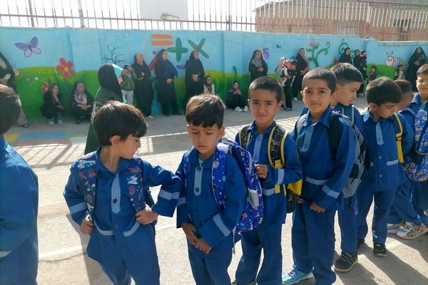 جشن شکوفه های کلاس اولی در دبستان شهید سید خلیل رضوی شهر بارنیشابور