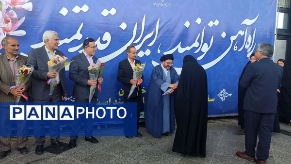 استقبال از برگزیدگان شانزدهمین المپیاد ملی فرش دستباف در مشهد