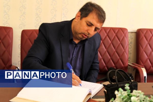 هنرستانی ها در نقش تولید کننده،دوخت لباس فرم دانش آموزان به دست هنرستانی های قدس