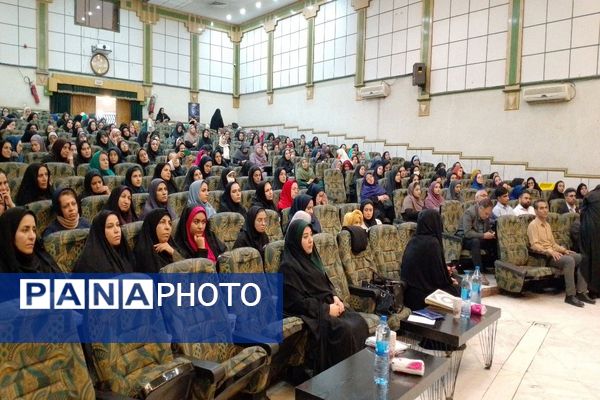 آیین تقدیر از معماران خشت اول ، معلمان اول ابتدایی
