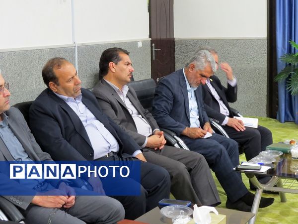 دیدار مدیرکل آموزش و پرورش و جمعی از همکاران با نماینده‌ ولی فقیه در استان خراسان شمالی