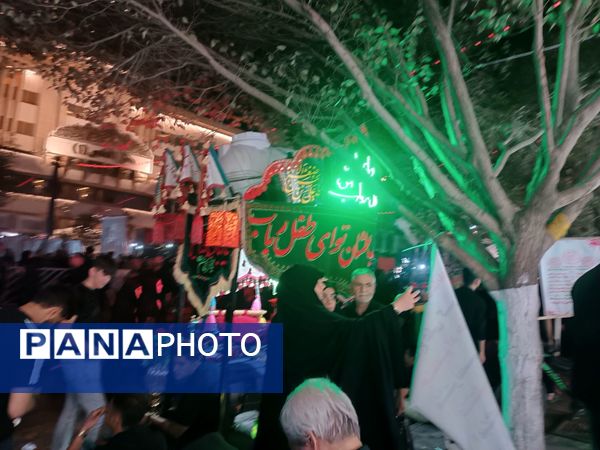 حال و هوای یکی از خیابان های مشهد در شب شهادت امام رضا (ع) 
