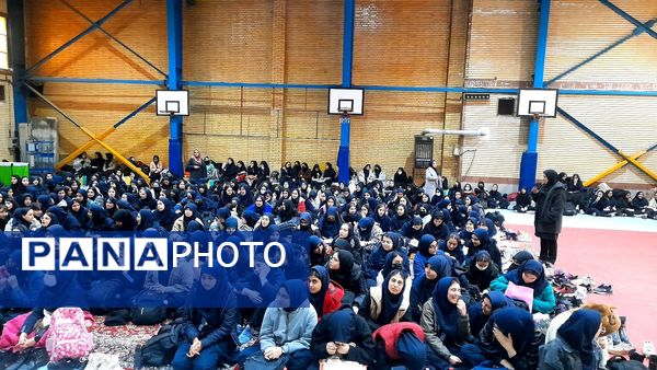 جشن ولادت حضرت زهرا(س) و روز مادر در مدرسه شاهد «عصمت» ناحیه ۳ کرج 