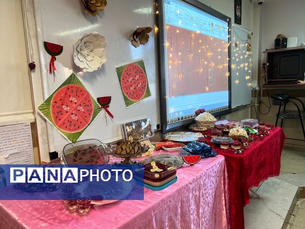 جشن یلدای دانش‌آموزی در دبیرستان تیمسار فلاحی ناحیه یک کرج 