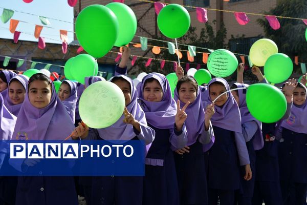 جشن میلاد حضرت زینب(س) با حضور مادر پرستار در دبستان علویان بهارستاندو