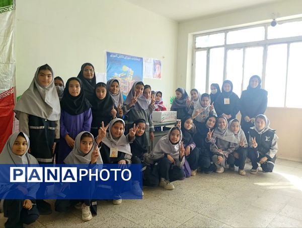 انتخابات شورای دانش آموزی در مدرسه تکتم خلیل آباد 