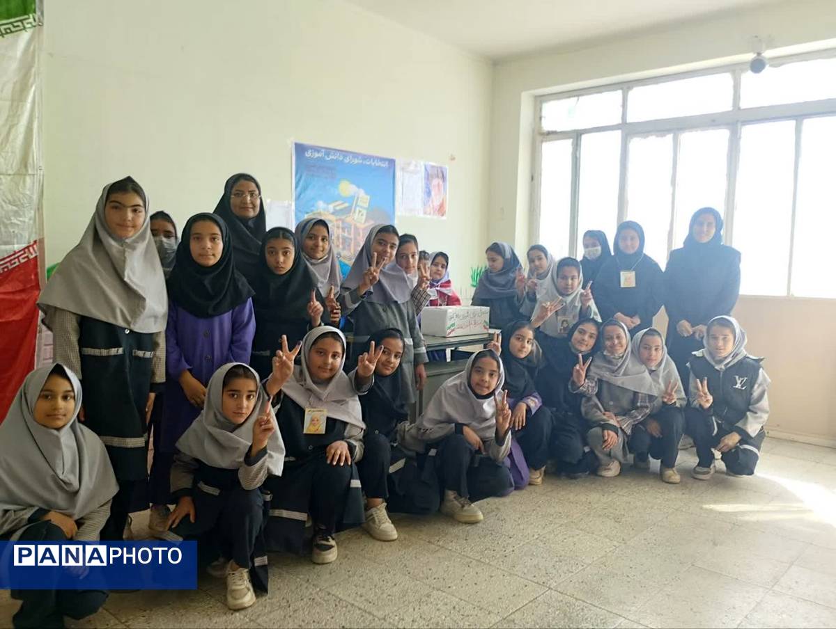 انتخابات شورای دانش آموزی در مدرسه تکتم خلیل آباد 