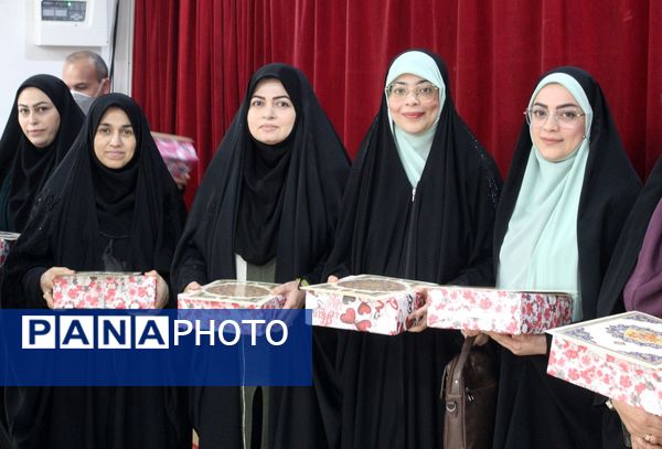 تقدیر از برگزیدگان مسابقات قرآن، عترت و نماز در گلوگاه 