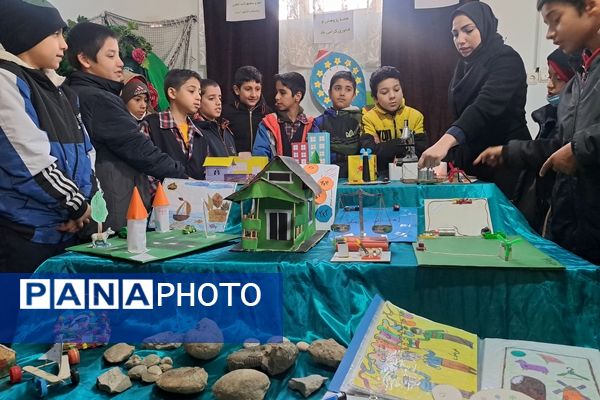 برگزاری نمایشگاه پژوهش در دبستان حاج محمد عجب شیر ناحیه پنج 